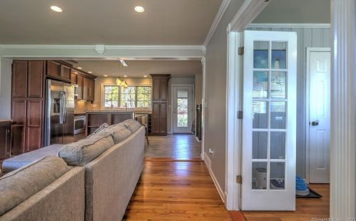 135 Rockledge Rd, Wallingford CT  06492-1813 exterior