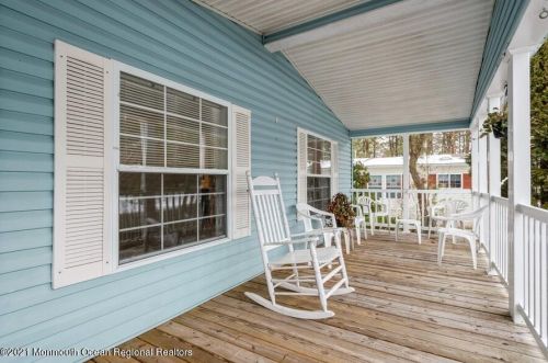 4 Pine Ridge Blvd, Lakehurst, NJ 08759-3527