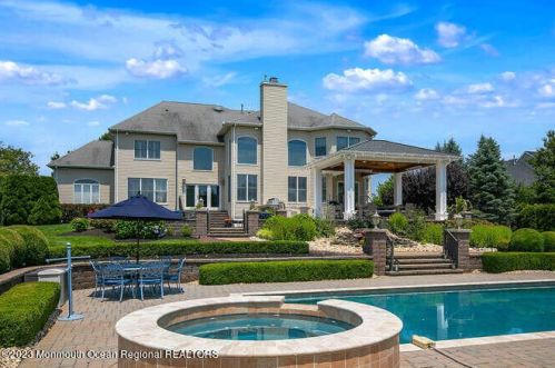 15 Pegasus Dr, Tinton Falls NJ 07724-2875 exterior