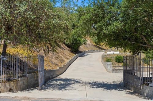 47445 Rainbow Oaks Dr, Temecula, CA 92592-2937