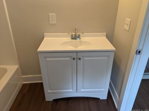 36 Catlin Pl, Huntington CT  06484-4404 exterior