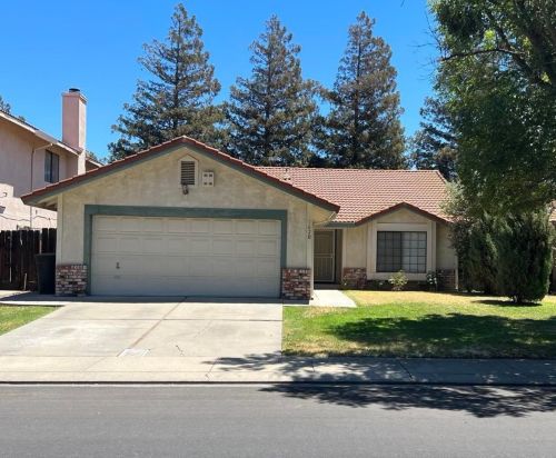 1620 Bergen Dr, Modesto, CA 95350-3677