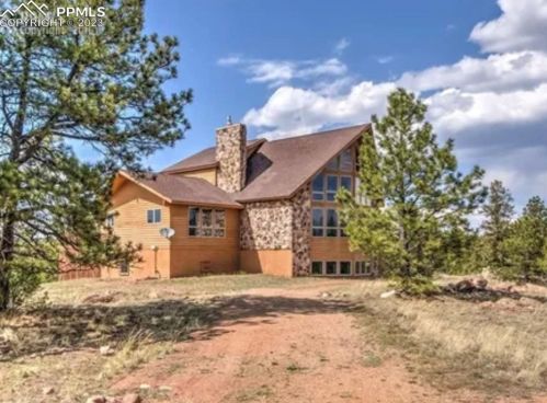 329 Hawk Ln, Twin Rock, CO 80816-8881