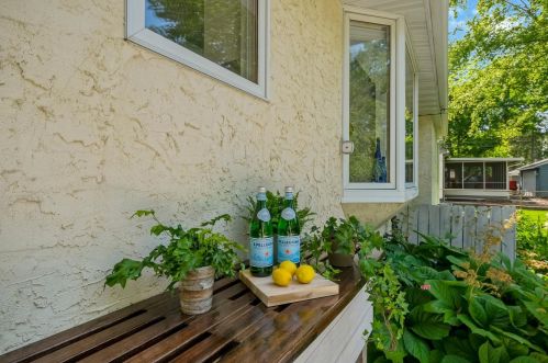 1007 Edgewater Ave, Saint Paul MN  55126-8119 exterior