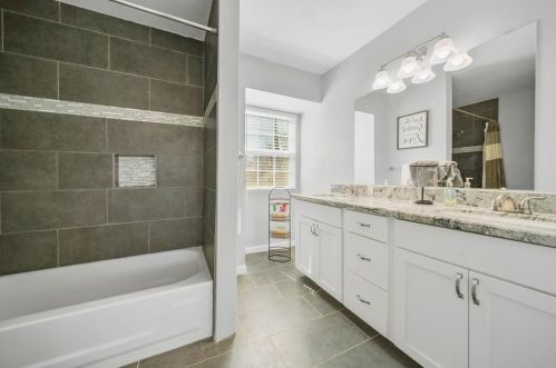 1100 Chateau Wood Pkwy Dr, Conroe TX  77385-9773 exterior