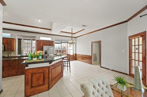 2033 Le Mans Dr, Carrollton TX 75006-4337 exterior