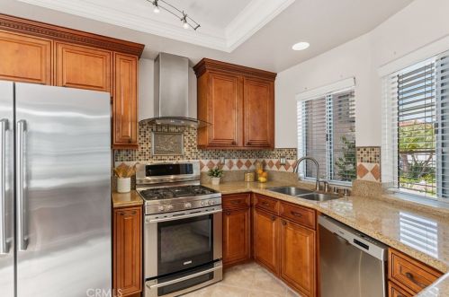 31 Del Perlatto, Irvine CA  92614-5359 exterior