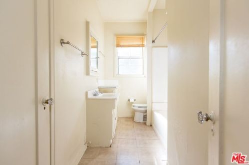 1328 Barrington Way, Glendale, CA 91206-4602