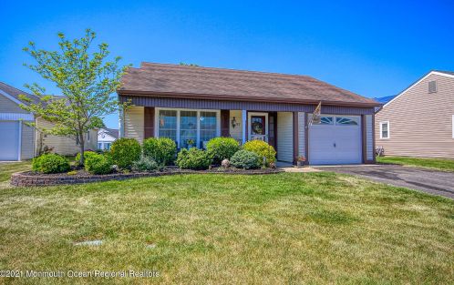 97 Red Hill Rd, Lakehurst, NJ 08759-6639