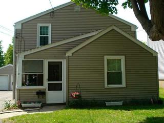 31 Kirby St, Barrington, RI 02806-3404