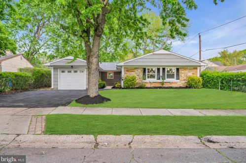 6 Huntington Ln, Willingboro, NJ 08046-1716