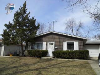606 Deerfield Dr, Streamwood, IL 60107-1211