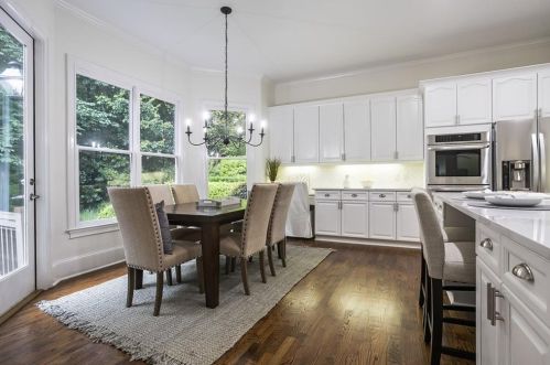 710 Lake Summit Dr, Atlanta GA  30342-1919 exterior