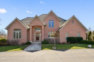 10 Brookhill Dr, Northfield, IL 60093-1033