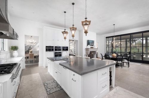 3994 Emma Ln, Atlanta GA  30342-3835 exterior