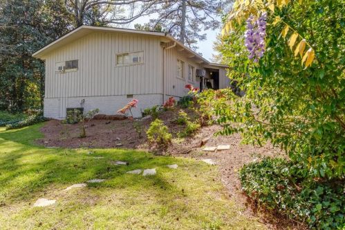 6227 Hunting Creek Rd, Atlanta GA  30328-3322 exterior