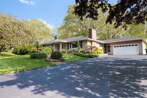 7 Ledge Rock Rd, Niantic, CT 06357-1509