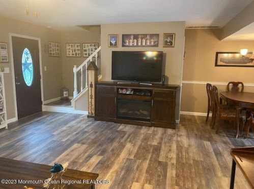 16 Independence Ct, Jackson Twp, NJ 08527-2235