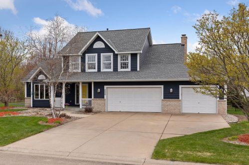 4441 Hillvale Ave, Saint Paul, MN 55128-2247