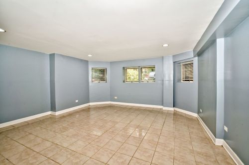 6336 Rockwell St, Chicago, IL 60659-1823