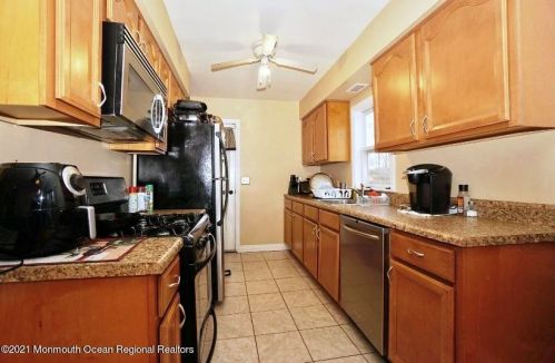 271 Twilight Ave, Middletown, NJ 07748-6011