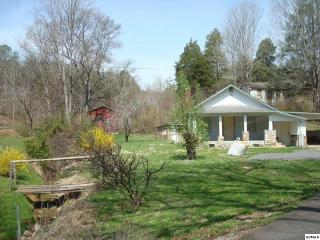 109 Rogers Ln, Pigeon Forge, TN 37876-2309