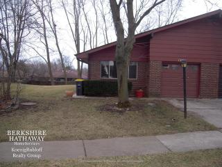 1210 Fulton Dr, Streamwood, IL 60107-2838