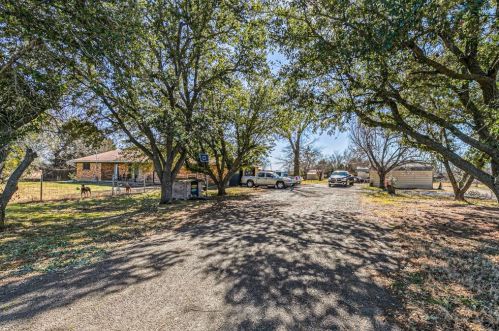 229 Maple St, Commerce, TX 75428-3636