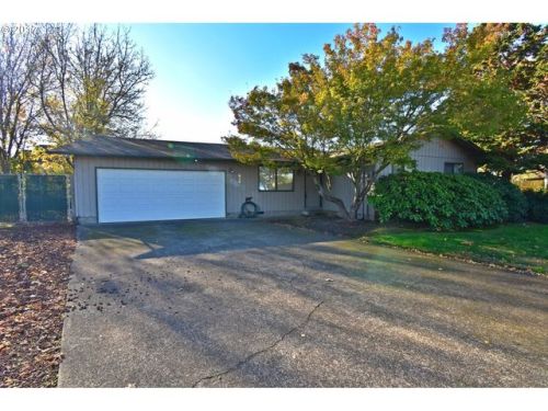 834 8th Pl, Harrisburg, OR 97446-9548