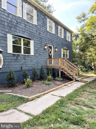 4317 Winthrop Dr, Harrisburg, PA 17112-1533