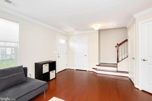6970 Kona Dr, Gainesville, VA 20155-3322