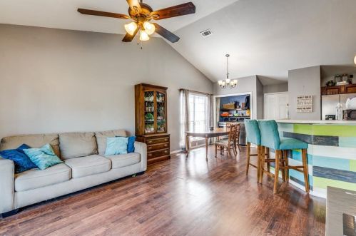 6881 Moss Ln, Fort Worth TX  76182-7039 exterior