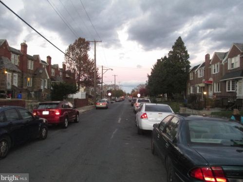 7147 Jackson St, Philadelphia, PA 19135-1218