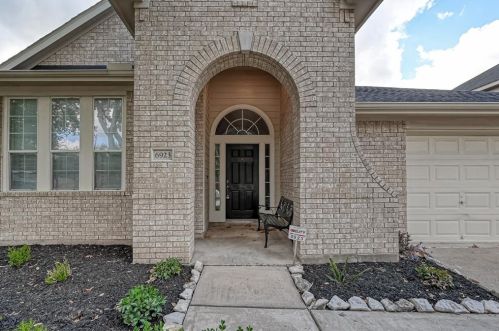 6923 Grants Hollow Ln, Richmond TX  77407-3828 exterior