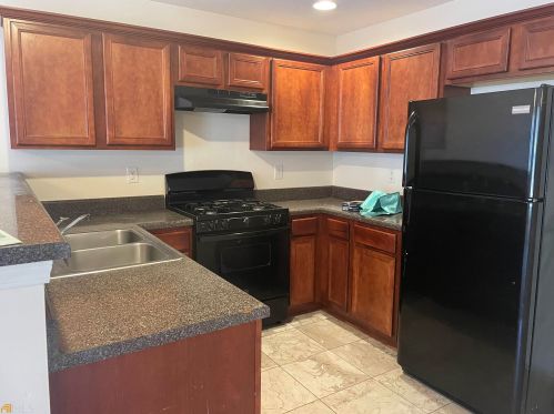 175 Crestfield Cir, Porterdale, GA 30016-1277