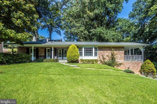 2136 Edgewater Pkwy, Silver Spring, MD 20903-1210