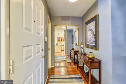 2302 Glade Bank Way, Herndon, VA 20191-2708