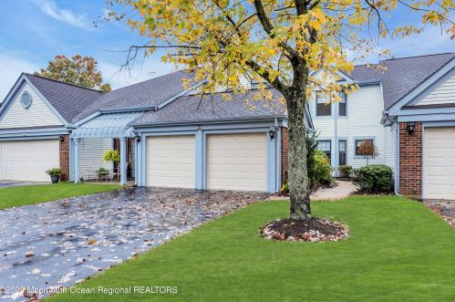 10 Gimbel Pl, Tinton Falls, NJ 07712-2563