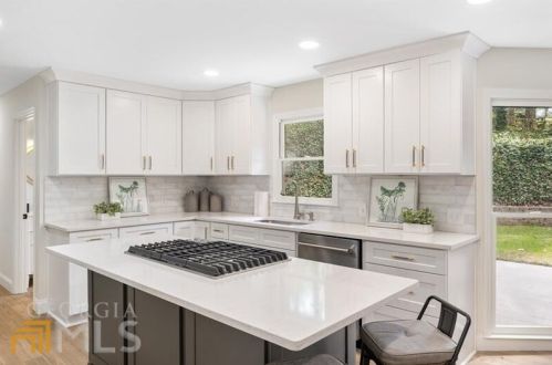 6125 Blackwater Trl, Atlanta GA  30328-2716 exterior