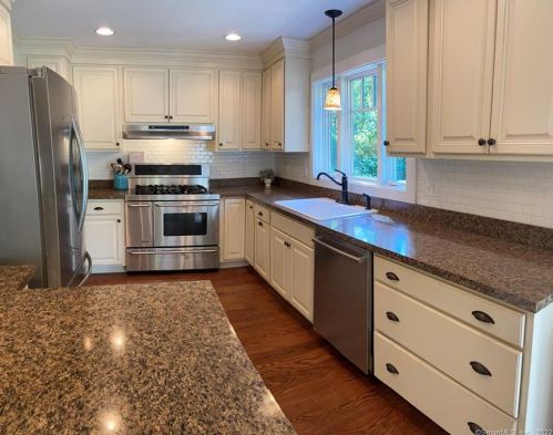 90 Paddy Hollow Rd, Bethlehem CT  06751-1619 exterior