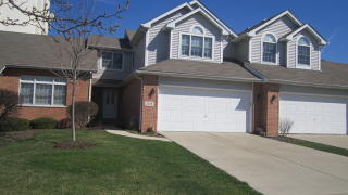 2118 Clover Ln, Downers Grove, IL 60517-7566