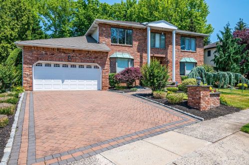 6 Cranbury Ct, Edison, NJ 08820-1945