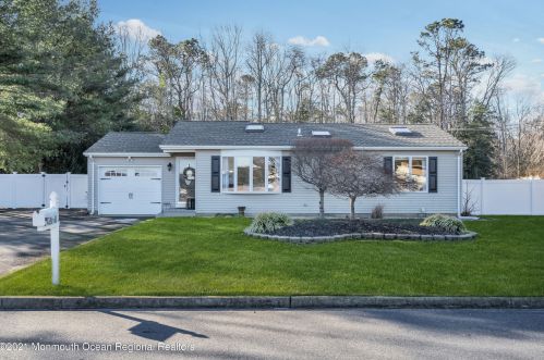 423 Cedar Dr, Lacey Township, NJ 08734-2611