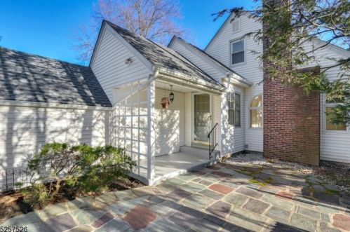 1215 Sunnyfield Ln, Scotch Plains, NJ 07076-2219