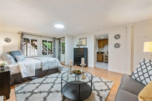 1306 Gilman Ave, San Francisco CA 94124-3243 exterior