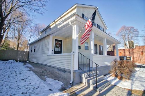 28 High St, Torrington, CT 06790-5106