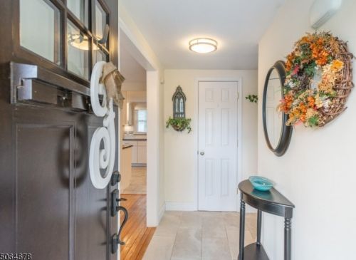 60 Hunters Ln, Sparta, NJ 07871-2513