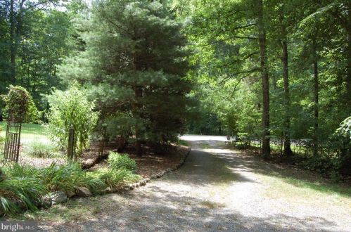 15211 Rose Valley Dr, Mineral, VA 23117-9627