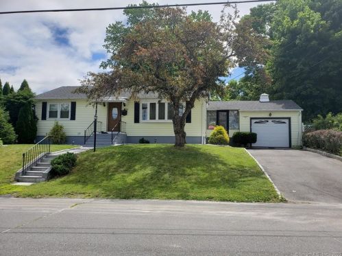 165 Anna Ave, Waterbury, CT 06708-4832