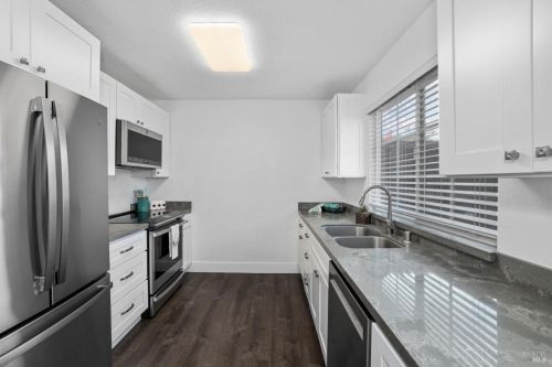 101 Fairoaks Dr, Vacaville CA  95688-5319 exterior